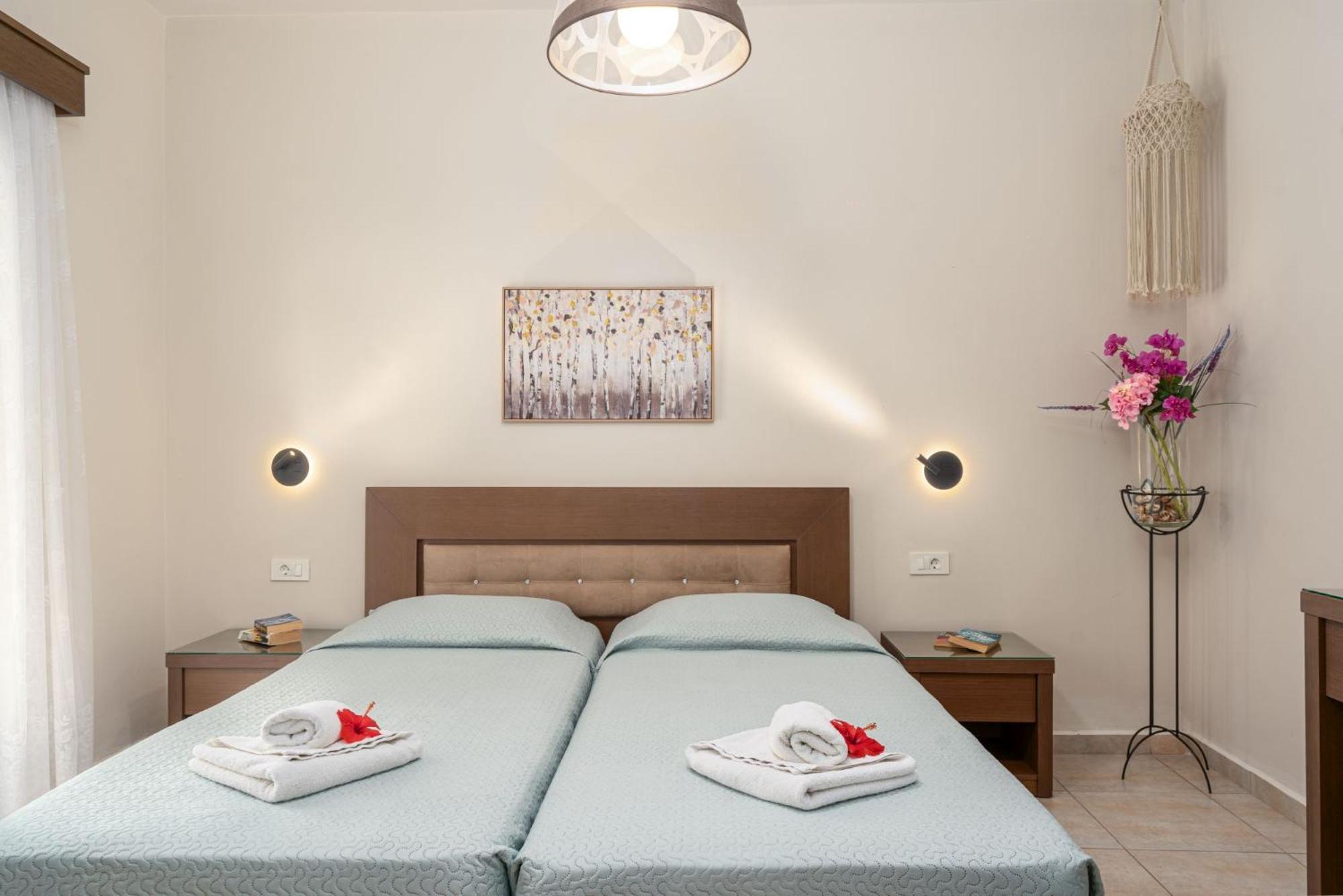 Stathis Beachfront Luxury Rooms Kalamákion Pokoj fotografie