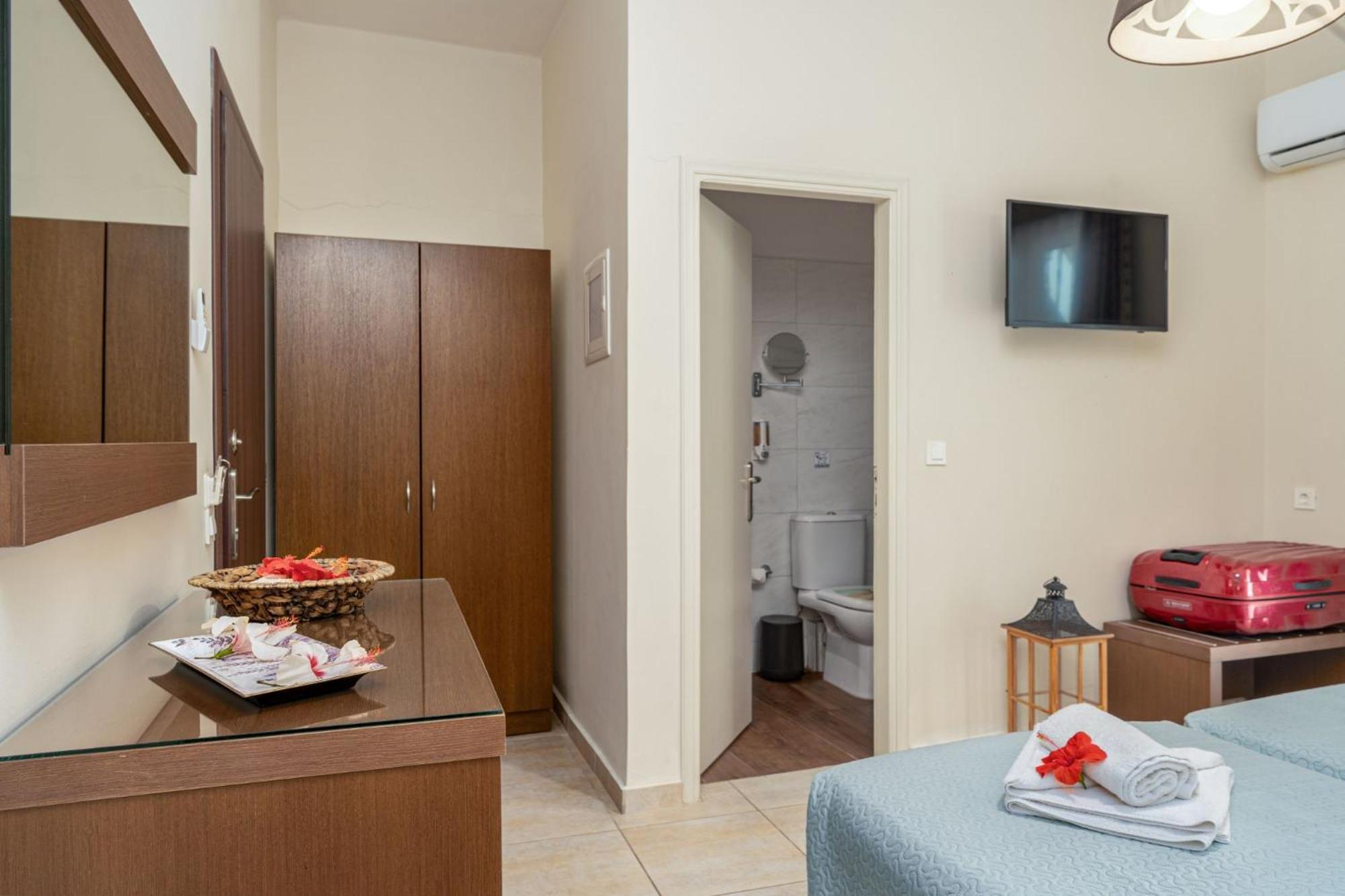 Stathis Beachfront Luxury Rooms Kalamákion Pokoj fotografie